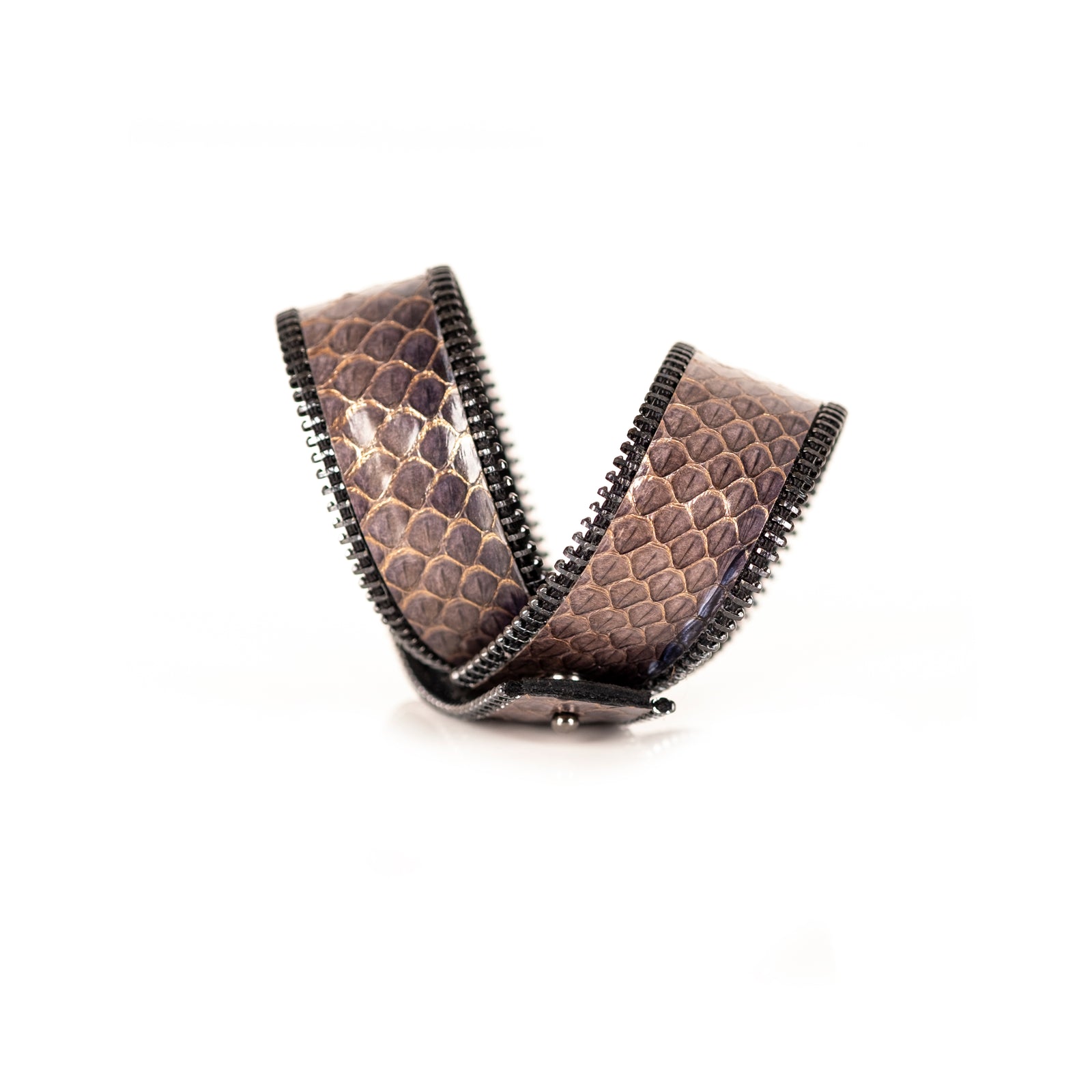 クッションタグAmerican ❤︎さん The Double Wrap Zipper Bracelet – The Dark USA