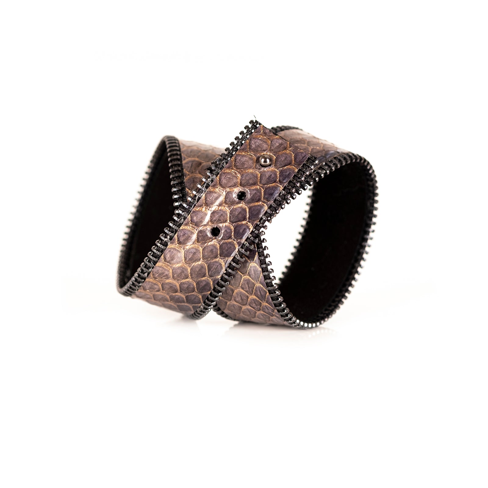 クッションタグAmerican ❤︎さん The Double Wrap Zipper Bracelet – The Dark USA
